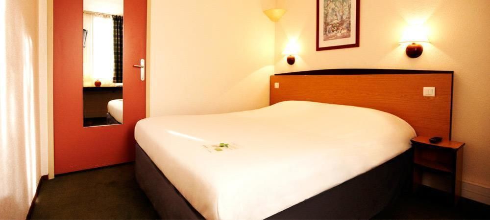 Hotel Campanile Manosque Exterior foto